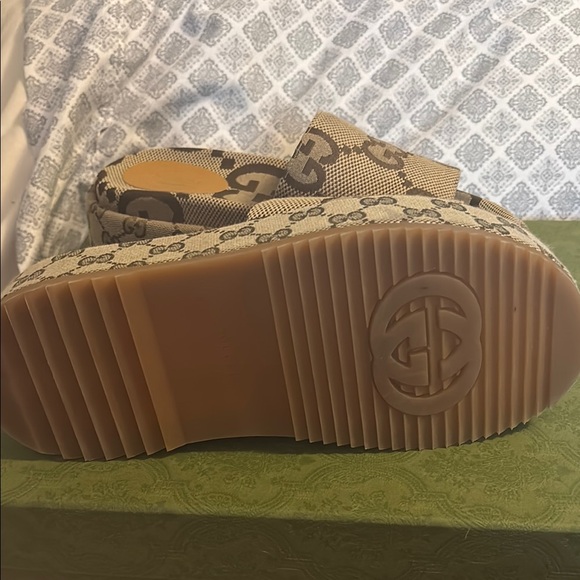 Gucci Women's Brown Platform Slides - Picture 5 of 5